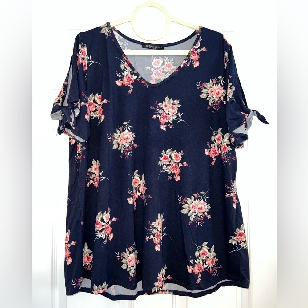 Women’s 2XL Short Sleeve Floral Shirt, V Neck, Tie Sleeves, Soft material, Navy